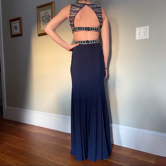 Stunning gem studded prom dress. - Picture 4 of 5